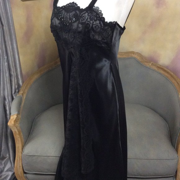 Luxury black satin and lace beaded negligee, size M, like new! - Picture 4 of 9
